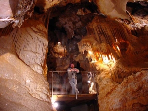 Platform with guide amongst cave formations